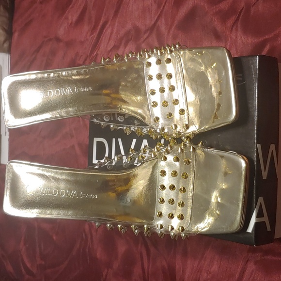 Wild Diva lounge high heels shoes - Picture 2 of 10